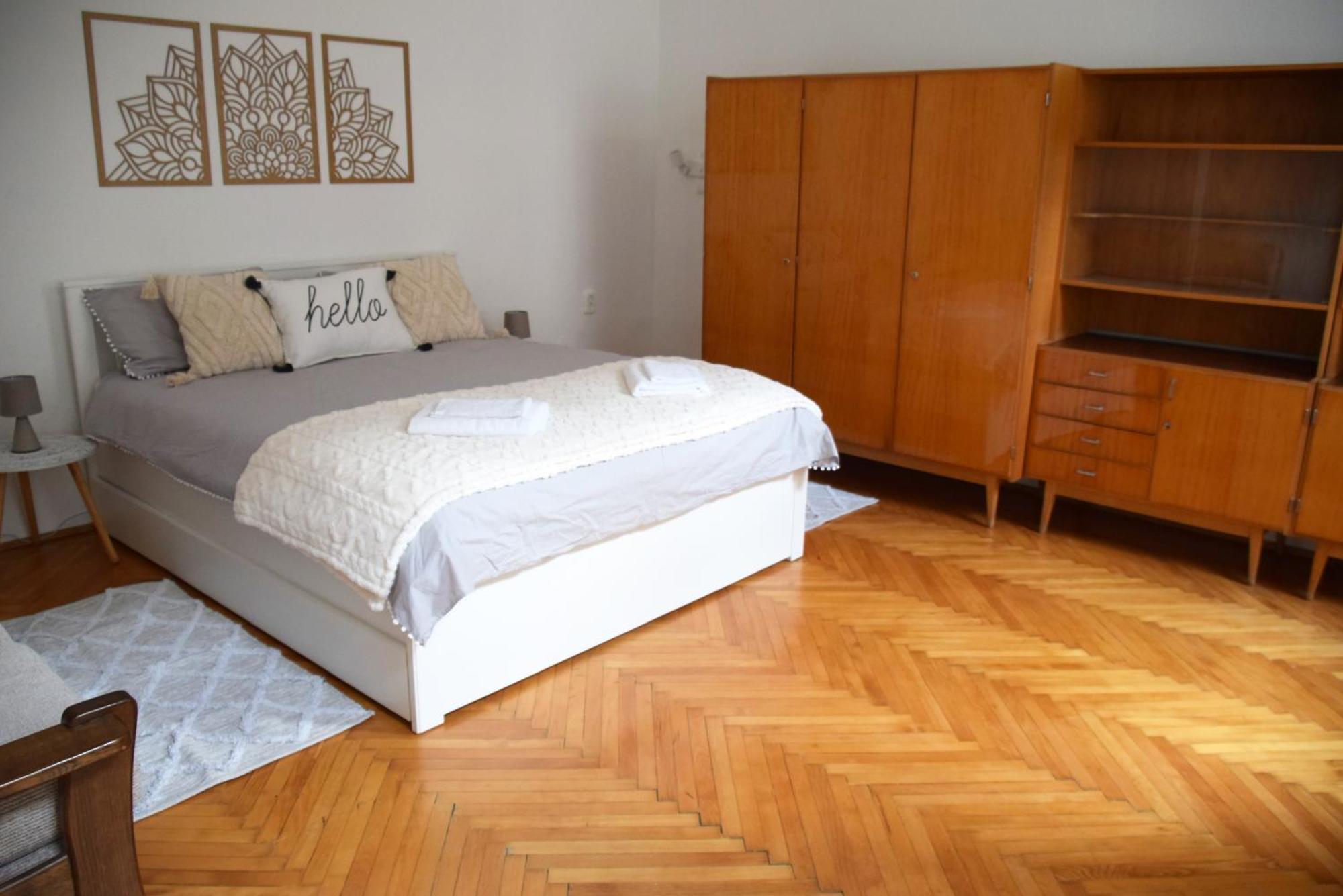 Hi!5 Spacious Palotanegyed Appartement